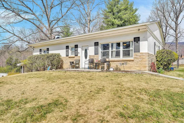 $275,000 | 401 Southview Drive, Salem, VA 24153