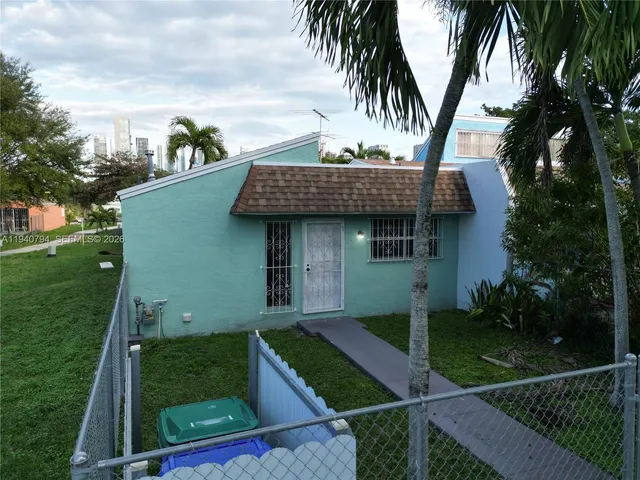$2,250 | 617 Northwest 10th Street, Miami, FL 33136