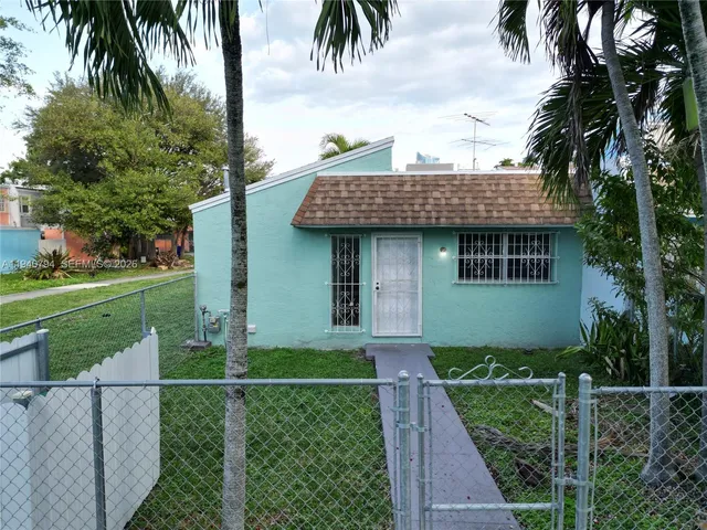$2,250 | 617 Northwest 10th Street, Miami, FL 33136