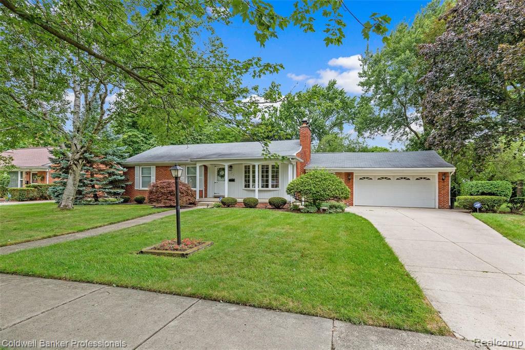 16146 Beverly Road Beverly Hills, MI 48025 - Photo 1 of 31