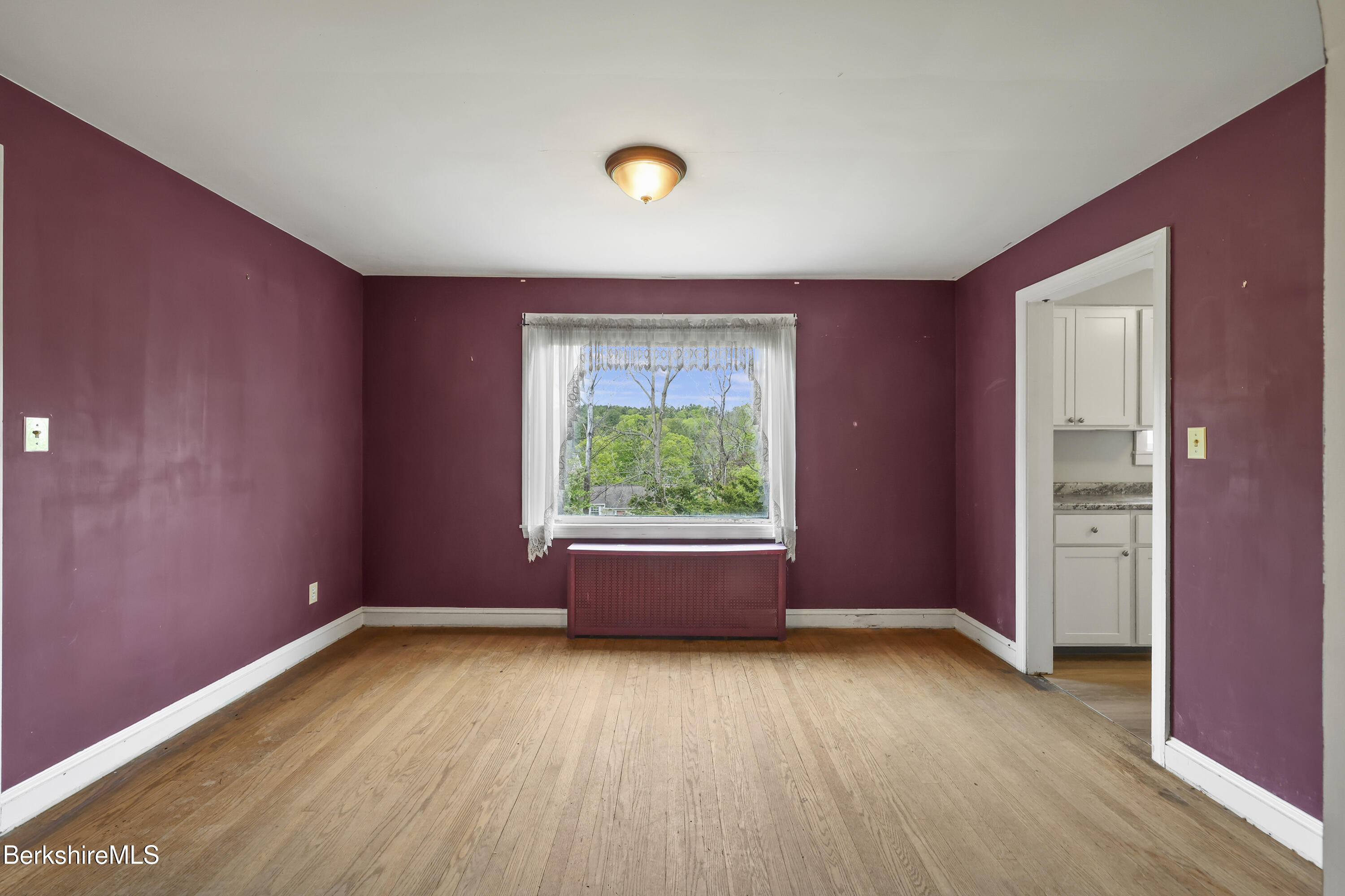 32 Jason Street Pittsfield, MA 01201 - Photo 3 of 27 40 Dining Room