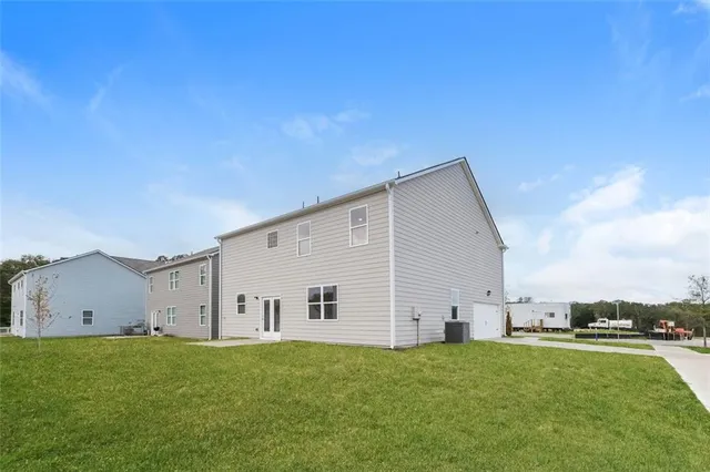 a view of a back yard