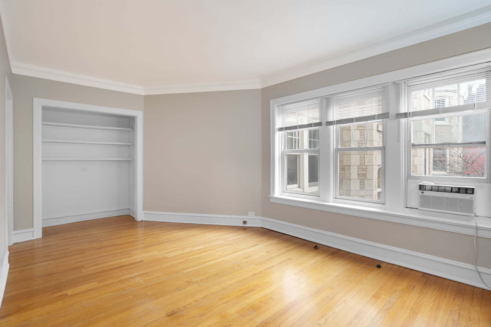 538 West Brompton Avenue, Unit 2E Chicago, IL 60657 - Photo 9 of 18