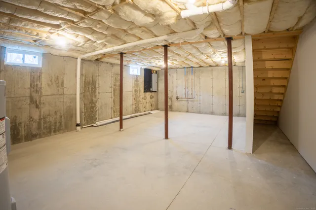 $2,300 | 154 Grove Avenue, Unit B, Groton, CT 06340