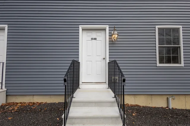 $2,300 | 154 Grove Avenue, Unit B, Groton, CT 06340