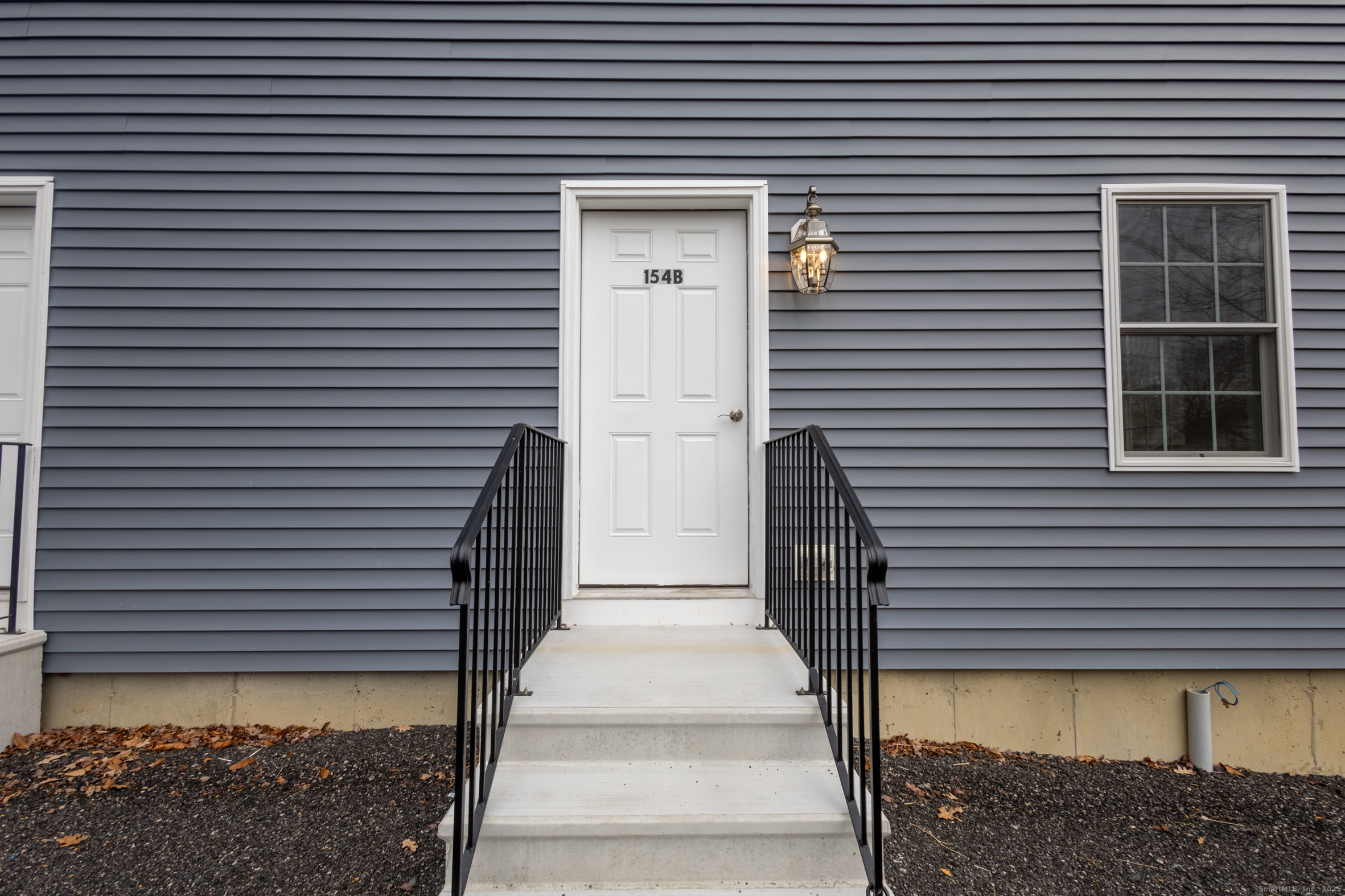 154 Grove Avenue, Unit B Groton, CT 06340 - Photo 3 of 15