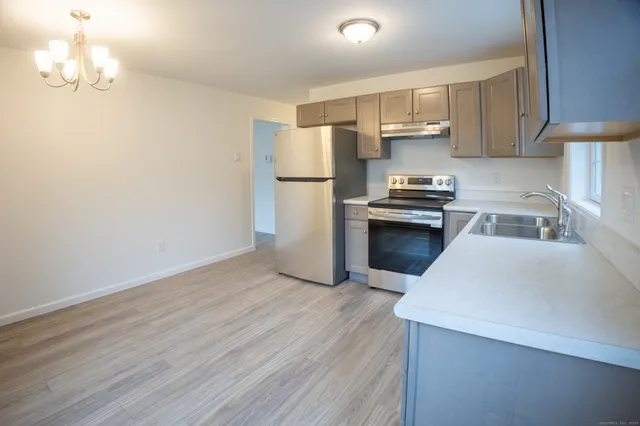 $2,300 | 154 Grove Avenue, Unit B, Groton, CT 06340