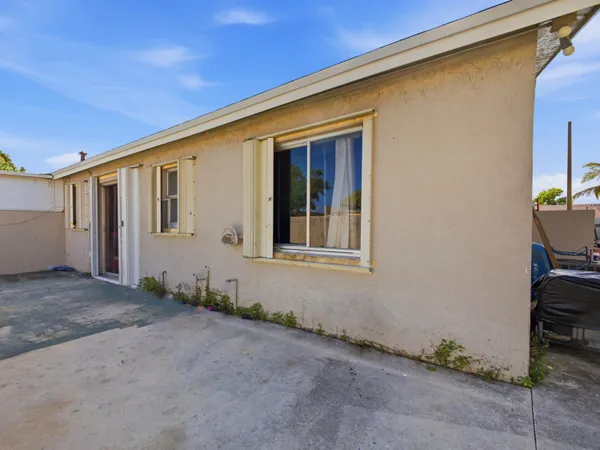 $325,000 | 1858 Keenland Circle, West Palm Beach, FL 33415