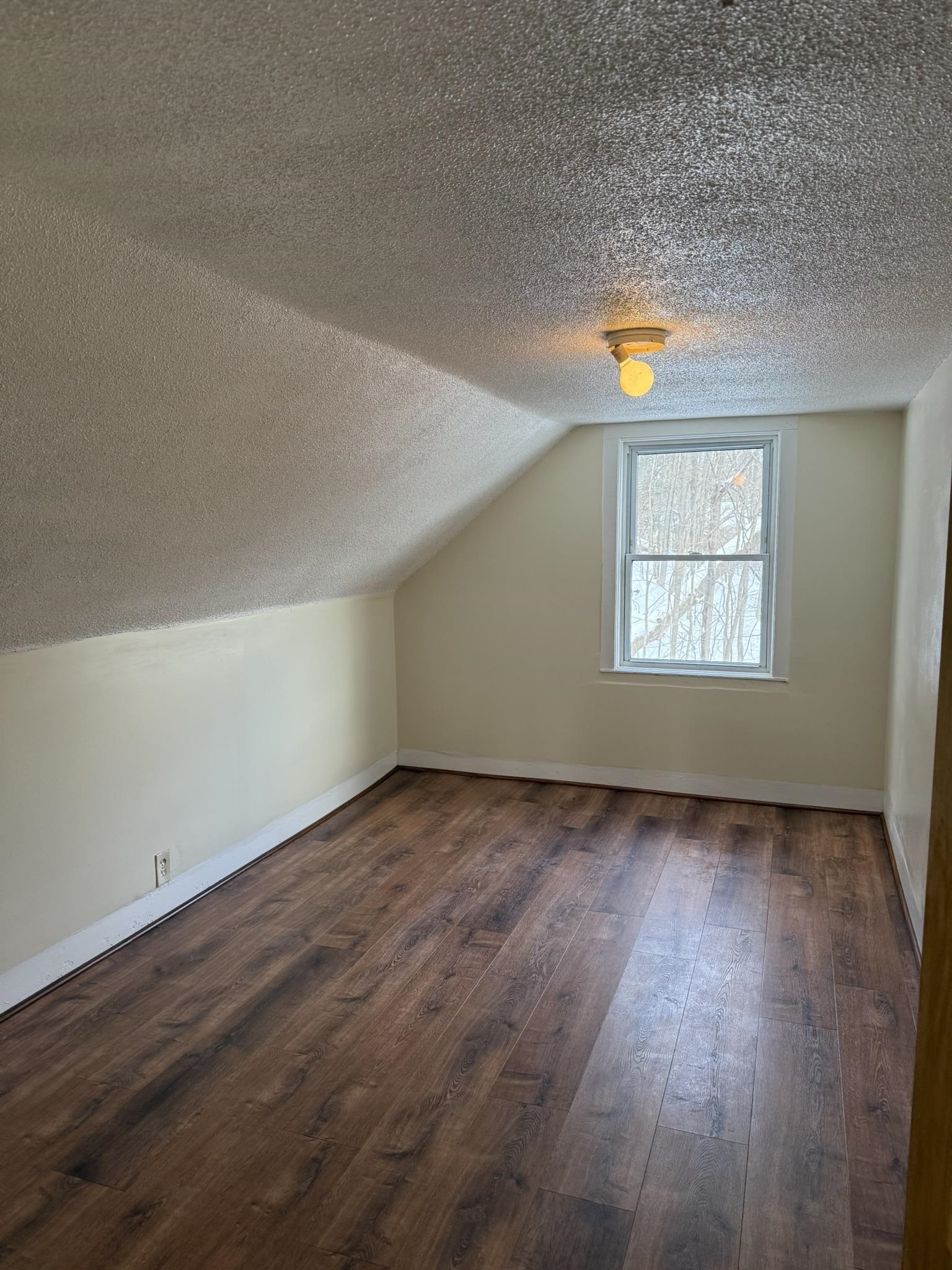38 Washington Street Claremont, NH 03743 - Photo 3 of 9