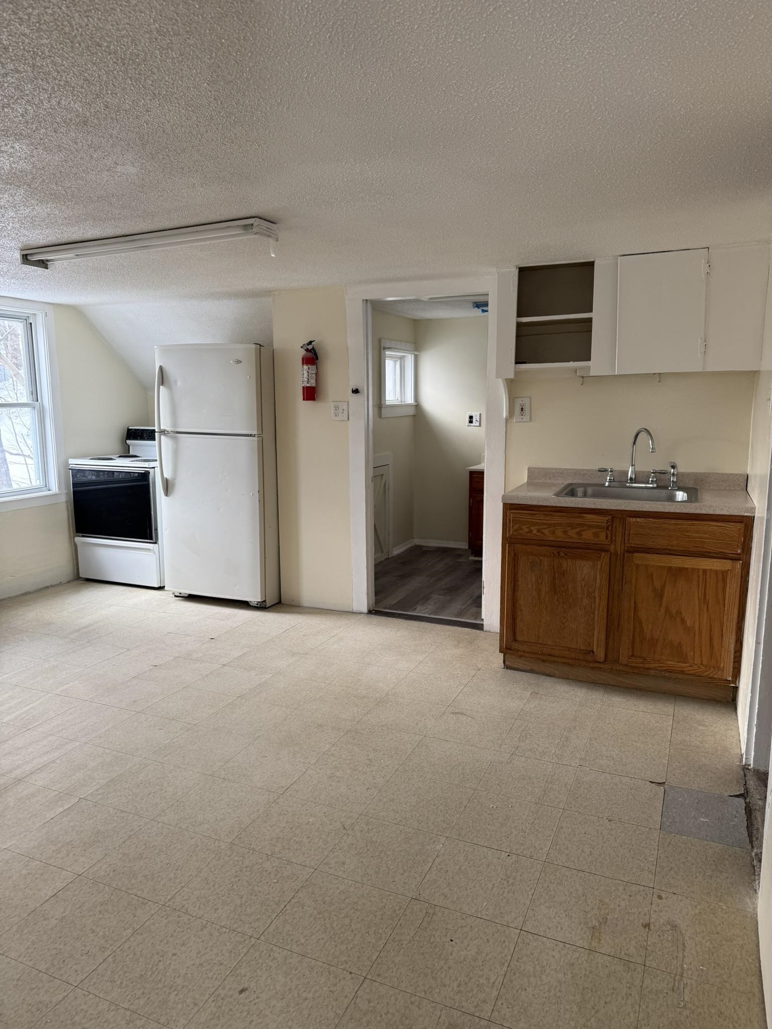 38 Washington Street Claremont, NH 03743 - Photo 5 of 9
