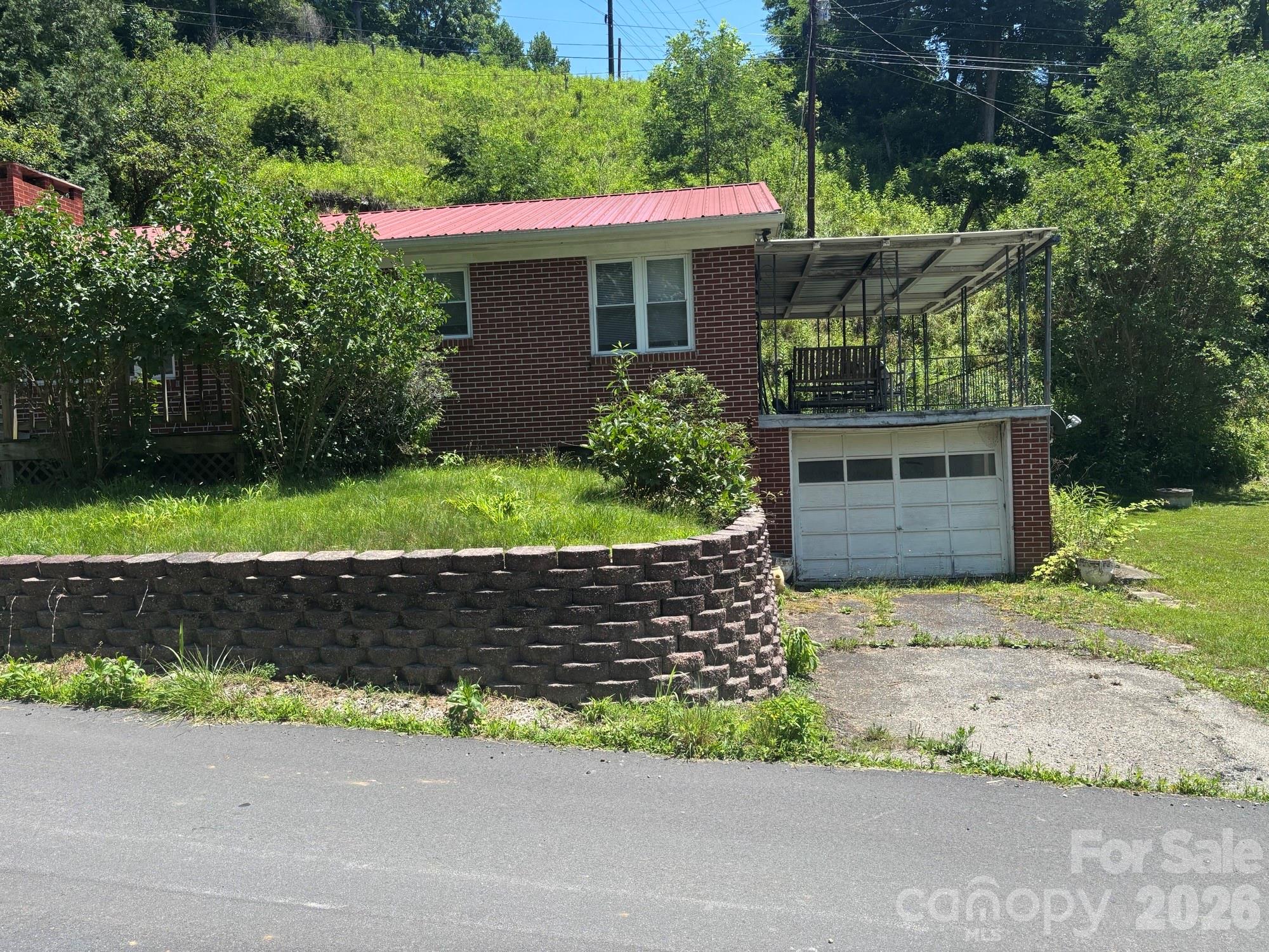 637 Toe Cane Road Bakersville, NC 28705 - Photo 2 of 10