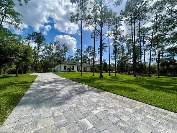 $3,200 | 3724 2nd Avenue Northeast, Naples, FL 34120