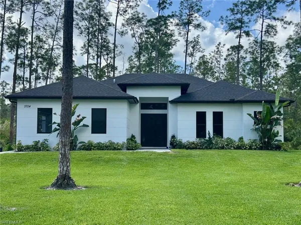 $3,200 | 3724 2nd Avenue Northeast, Naples, FL 34120