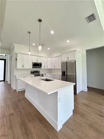 $3,200 | 3724 2nd Avenue Northeast, Naples, FL 34120