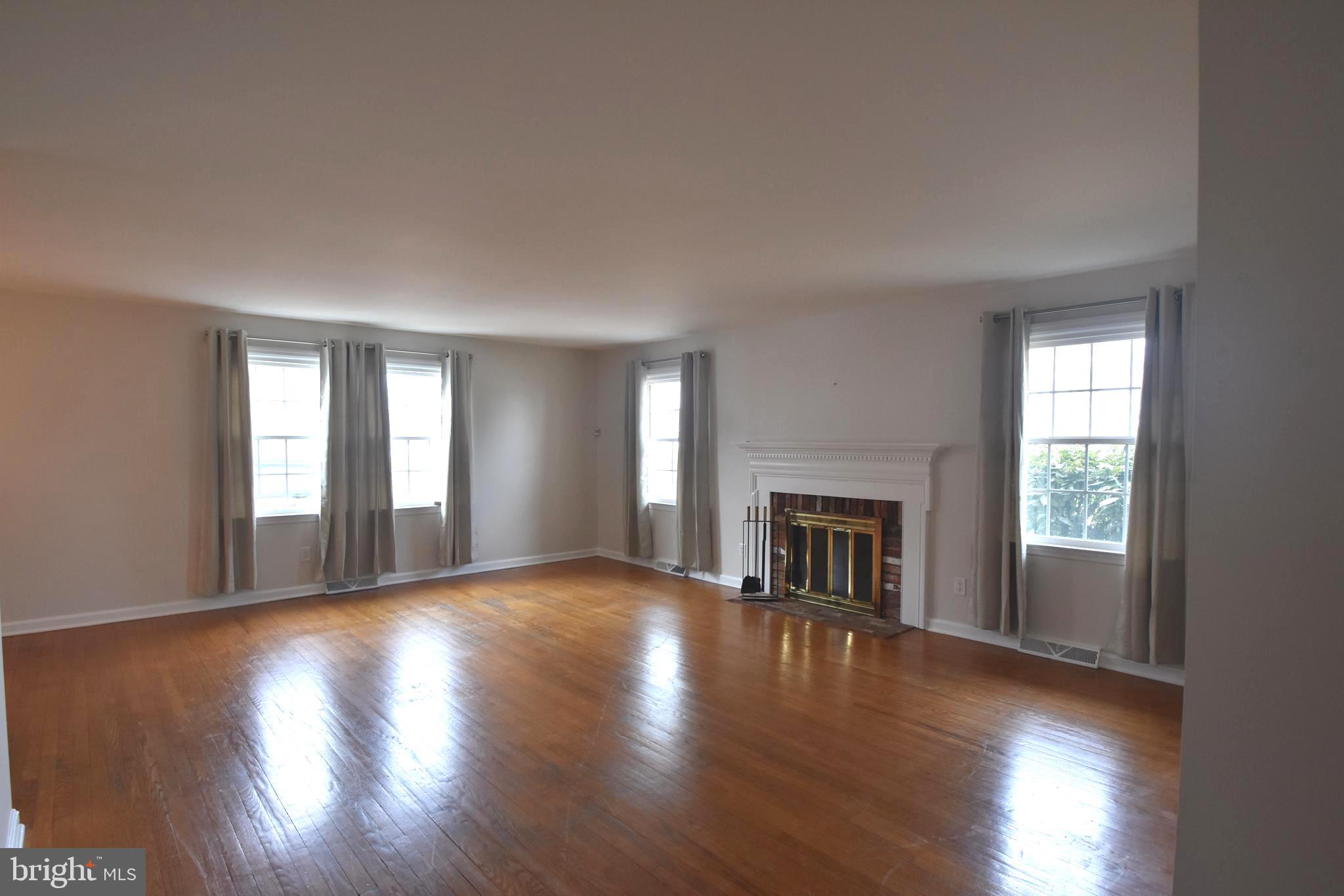 107 James Street Elkton, MD 21921 - Photo 7 of 13 Livingroom