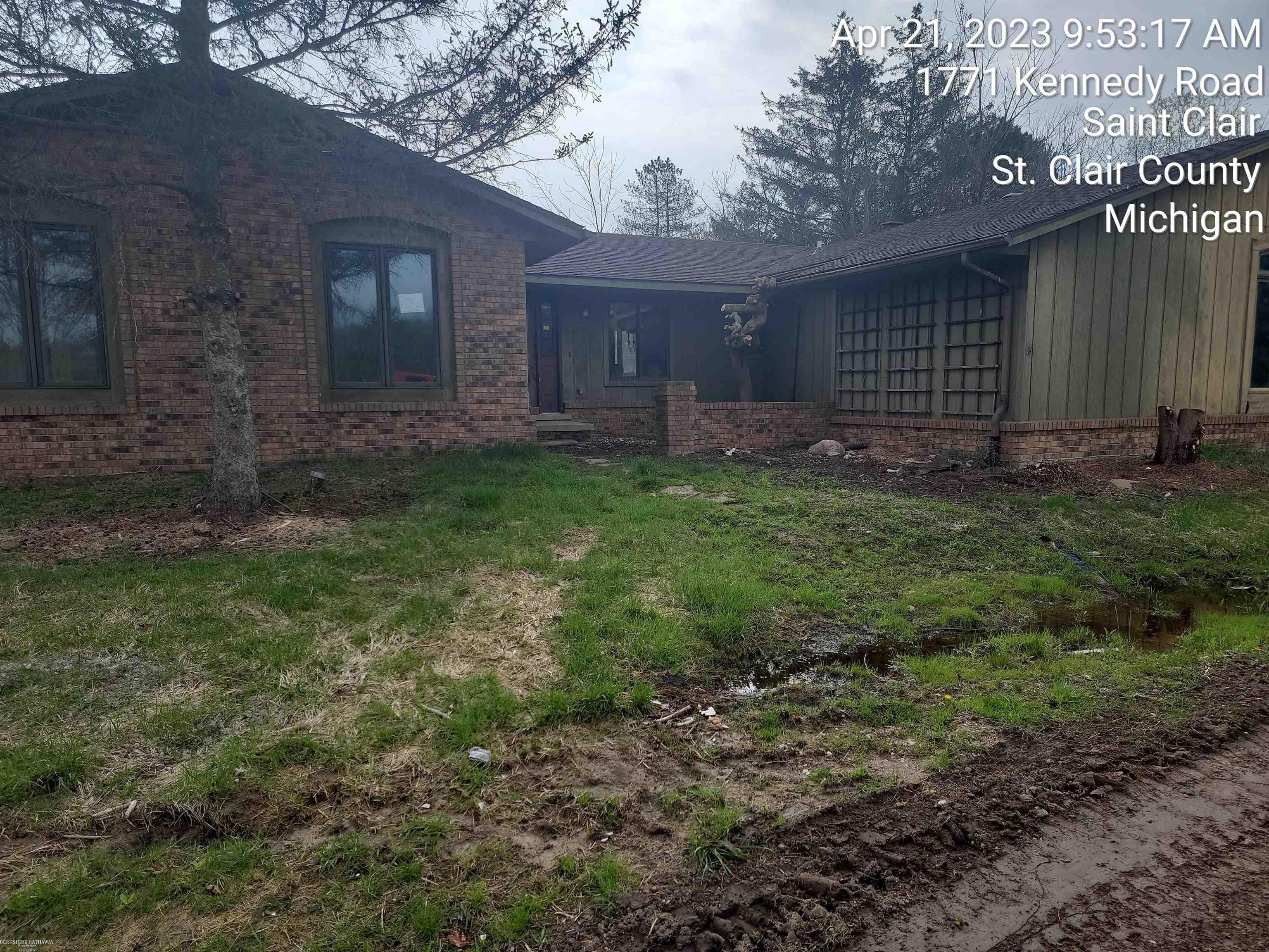 1771 Kennedy Road St. Clair, MI 48079 - Photo 1 of 8 50107036.JPG