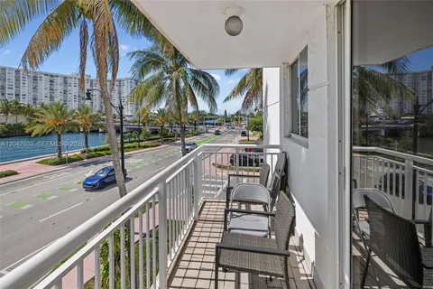$699,000 | 3901 Indian Creek Drive, Unit 309, Miami Beach, FL 33140