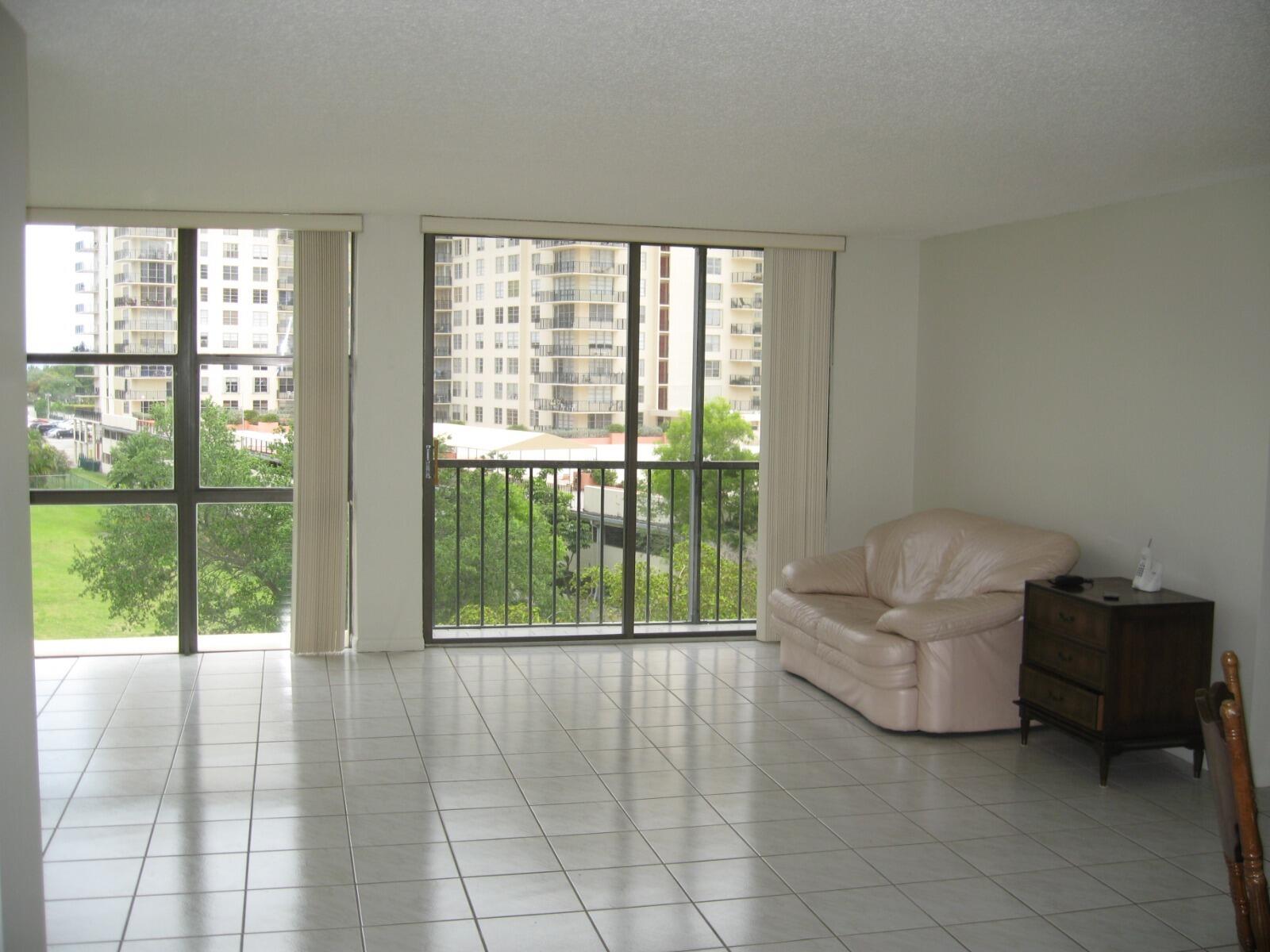 17500 North Bay Road, Unit S508 Sunny Isles Beach, FL 33160 - Photo 5 of 21 WhatsApp Image 2026-06-22 at 16.02.38 (5