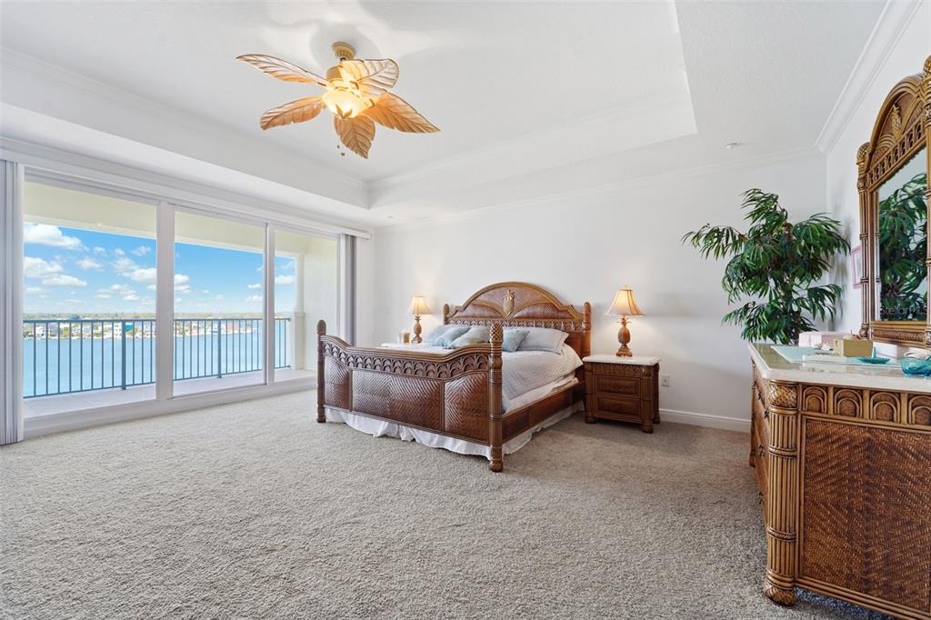 17735 Gulf Boulevard, Unit 702 Redington Shores, FL 33708 - Photo 20 of 60 a living room with furniture