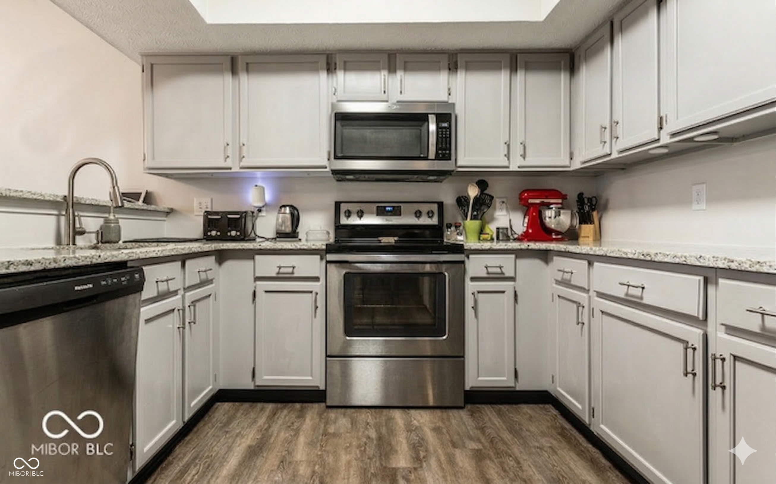 9449 Maple Way Indianapolis, IN 46268 - Photo 3 of 14