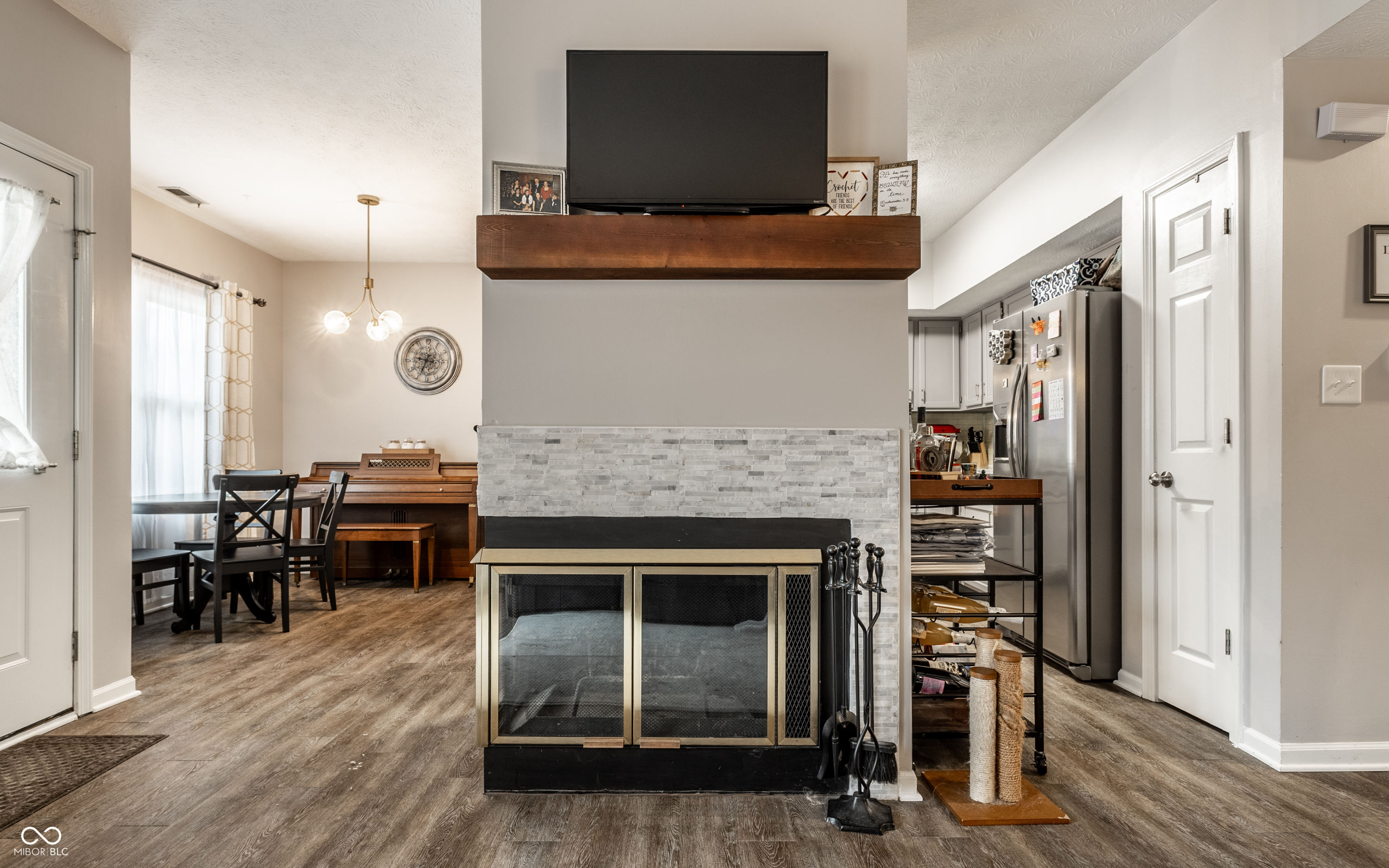 9449 Maple Way Indianapolis, IN 46268 - Photo 4 of 14