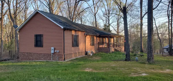 a view of a house with a backyard