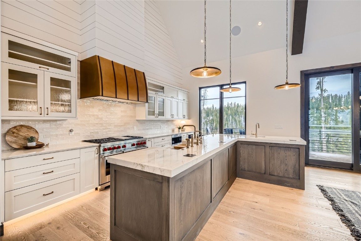 207 Barton Ridge Drive Breckenridge, CO 80424 - Photo 13 of 50 a kitchen with a stove a sink and a microwave