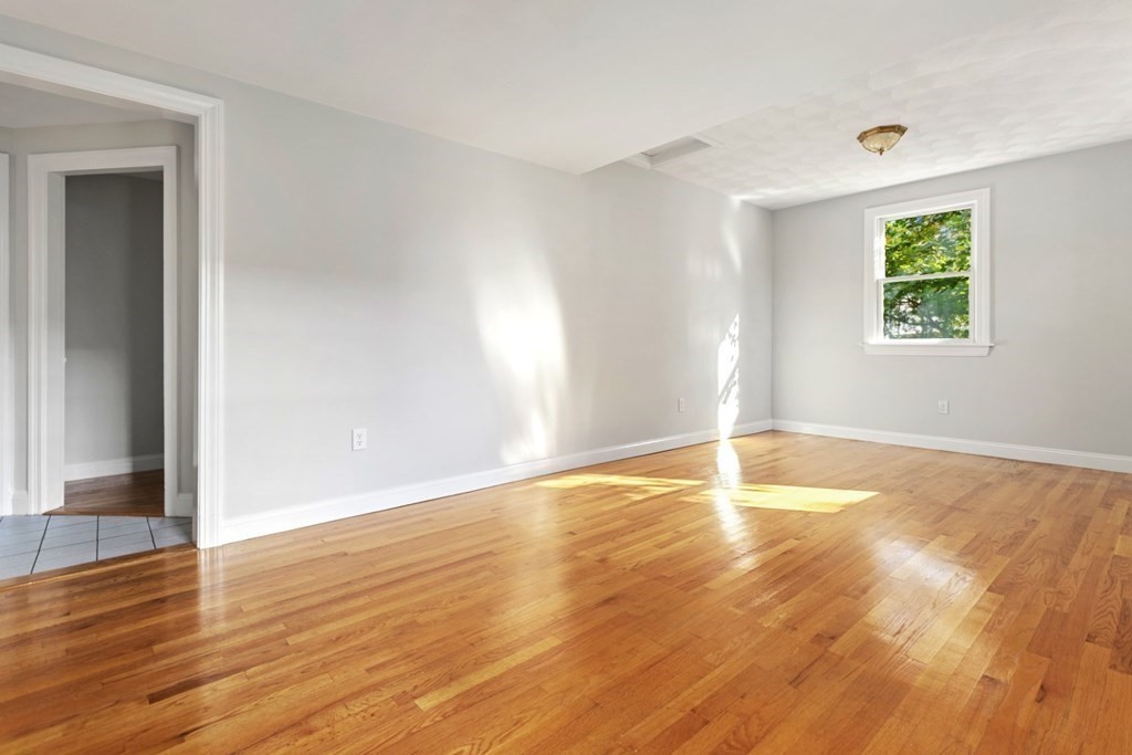 82 Spring Street Stoneham, MA 02180 - Photo 11 of 34 Gallery Image 11