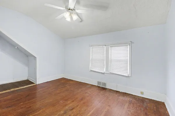 $100,000 | 1562 Lafayette Boulevard, Lincoln Park, MI 48146