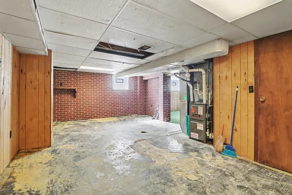 $100,000 | 1562 Lafayette Boulevard, Lincoln Park, MI 48146