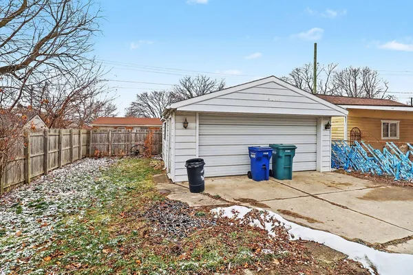 $100,000 | 1562 Lafayette Boulevard, Lincoln Park, MI 48146