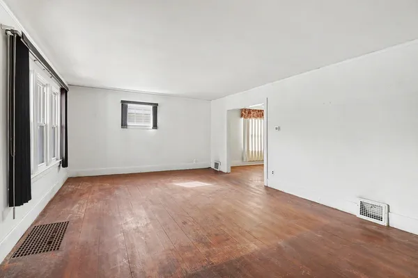 $100,000 | 1562 Lafayette Boulevard, Lincoln Park, MI 48146