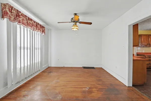 $100,000 | 1562 Lafayette Boulevard, Lincoln Park, MI 48146