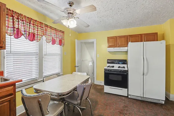 $100,000 | 1562 Lafayette Boulevard, Lincoln Park, MI 48146