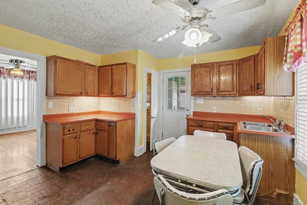 $100,000 | 1562 Lafayette Boulevard, Lincoln Park, MI 48146