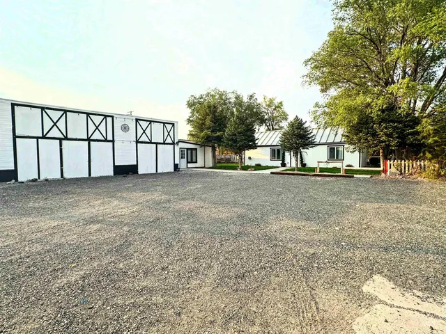 $415,000 | 416 Highway 30, Bliss, ID 83314