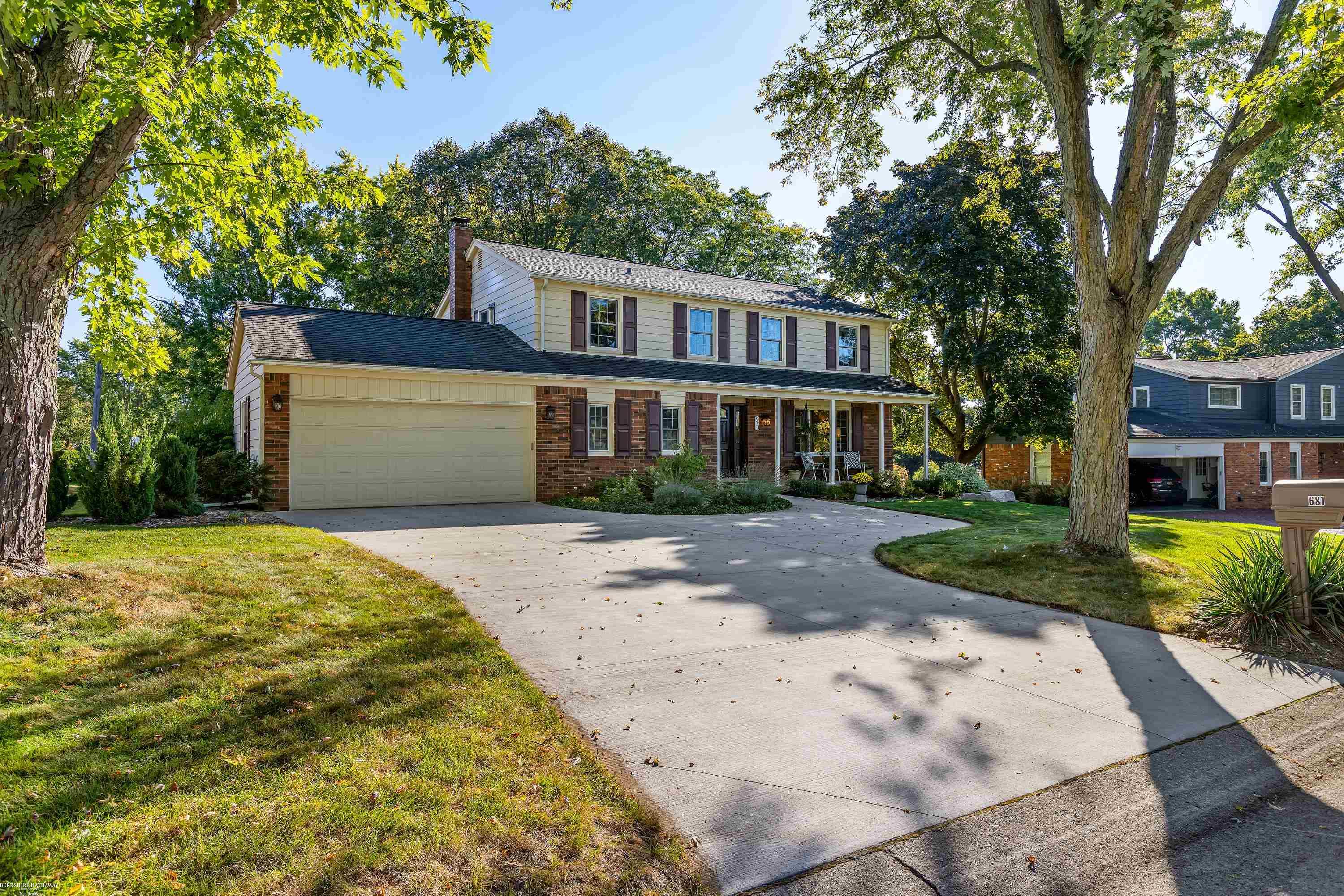 681 Lake Forest Road Rochester Hills, MI 48309 - Photo 2 of 41