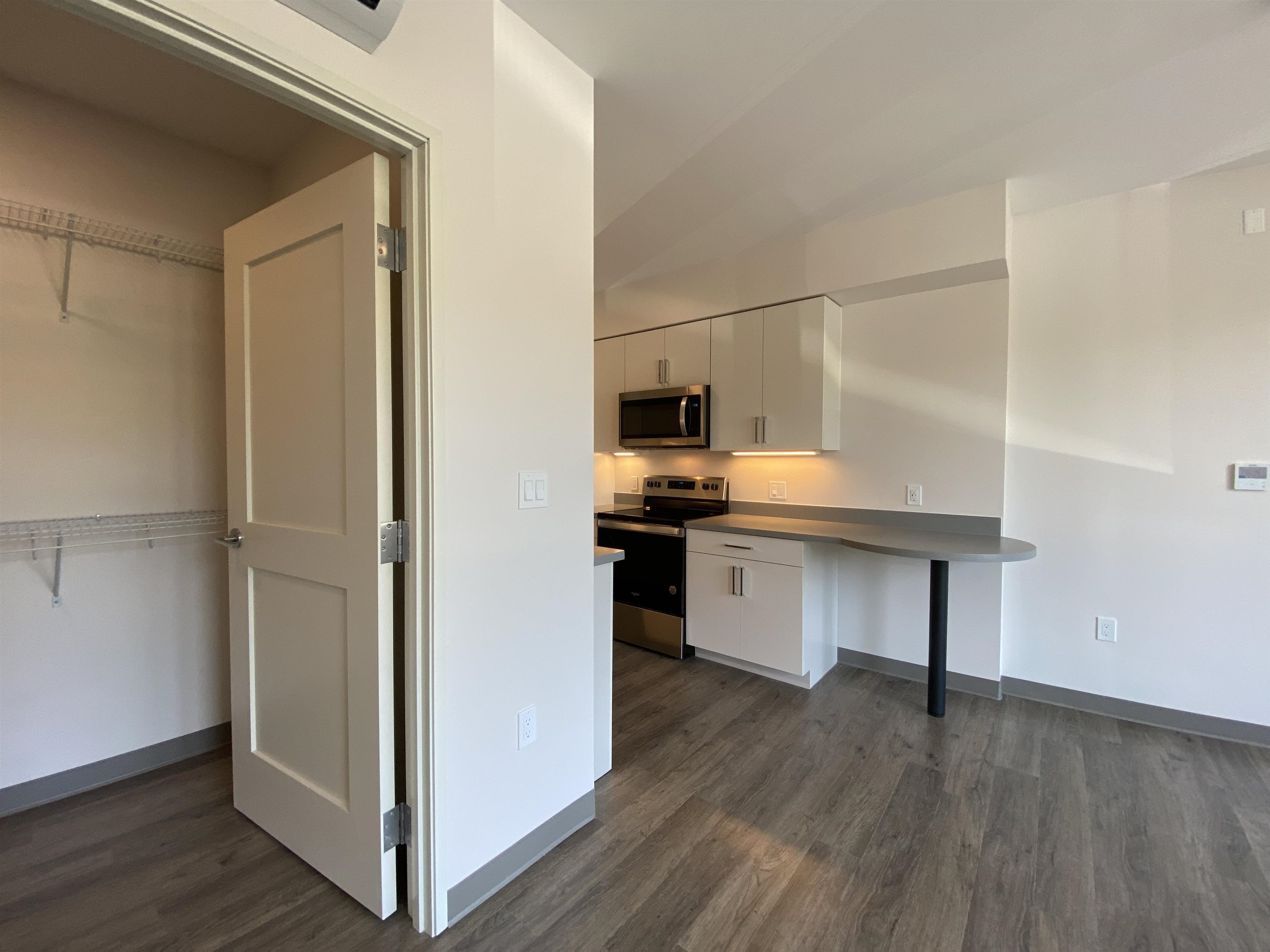 409 Elm Street, Unit 202 Manchester, NH 03101 - Photo 14 of 39