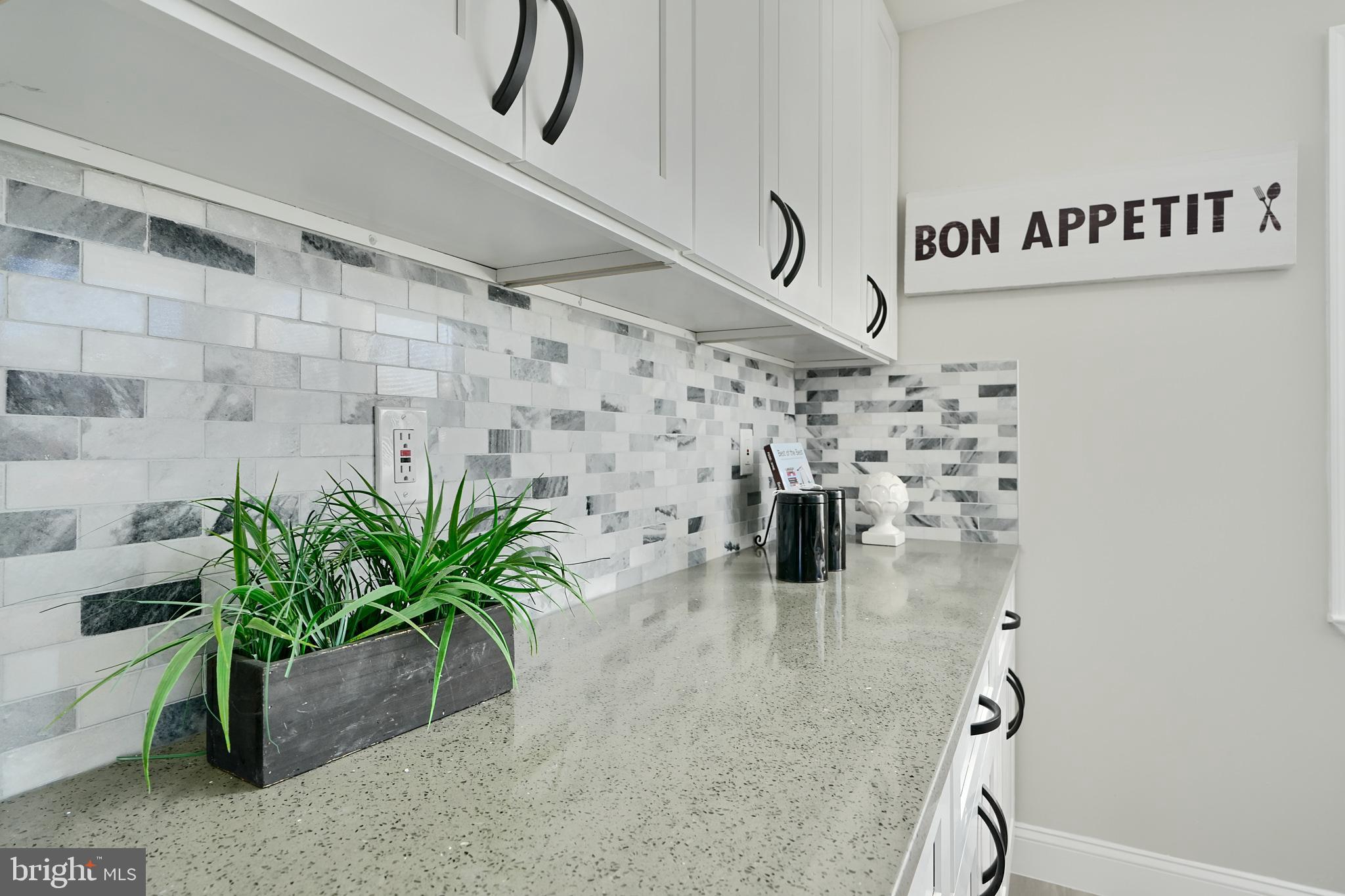 5805 Key Avenue Baltimore, MD 21215 - Photo 16 of 39 a view of a entryway