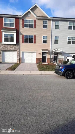 $1,995 | 936 Admiral's Quay Drive, Mechanicsburg, PA 17050