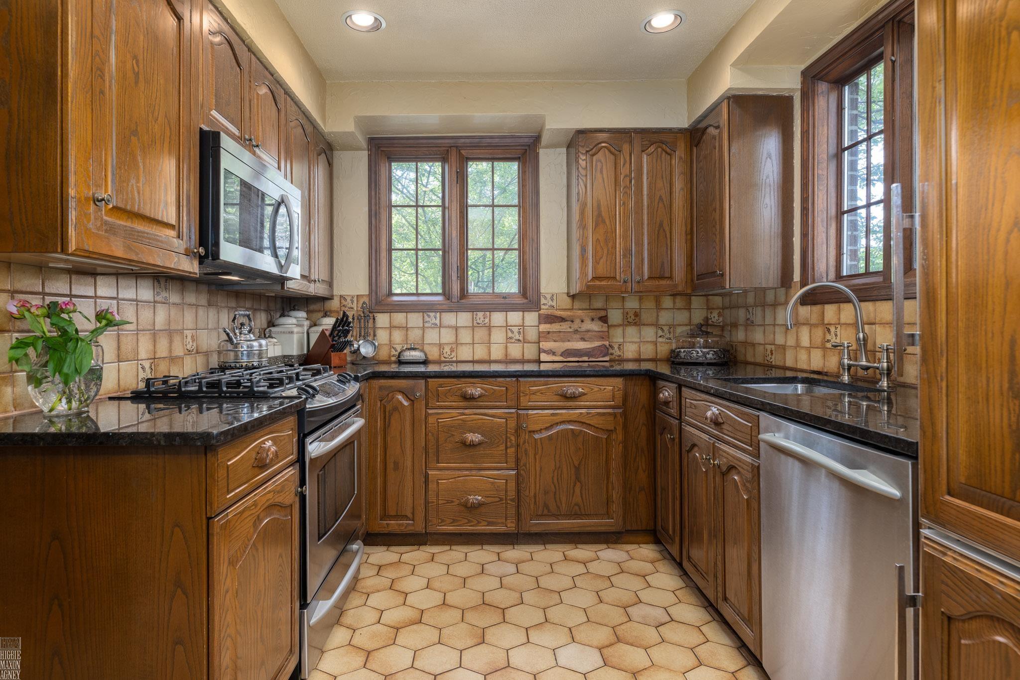 905 Pemberton Road Grosse Pointe Park, MI 48230 - Photo 16 of 34