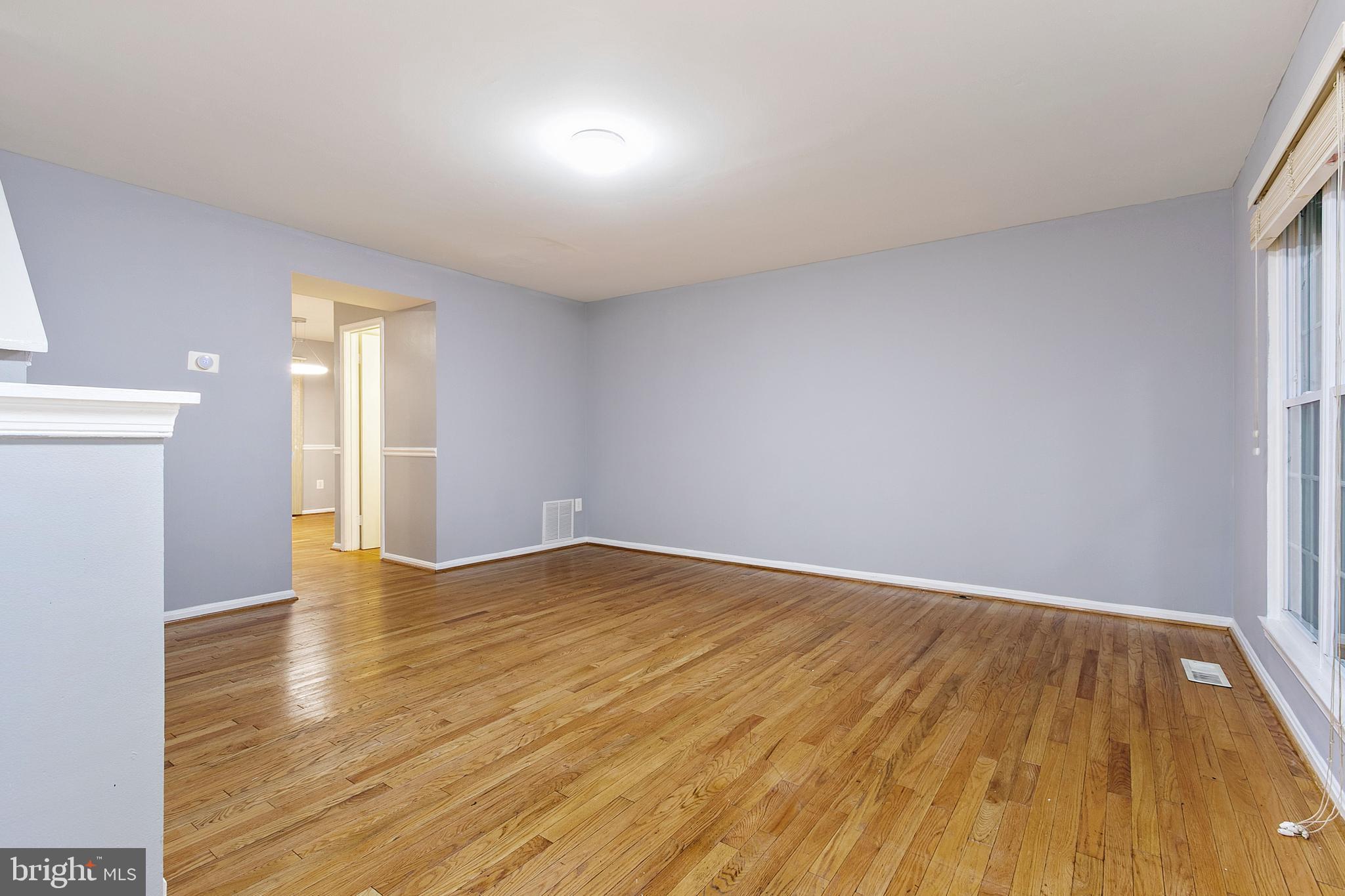 4 Habersham Court Silver Spring, MD 20906 - Photo 5 of 21 Living Room