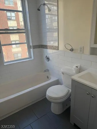 $1,400 | 741 Clinton Avenue, Unit B7, Newark, NJ 07108