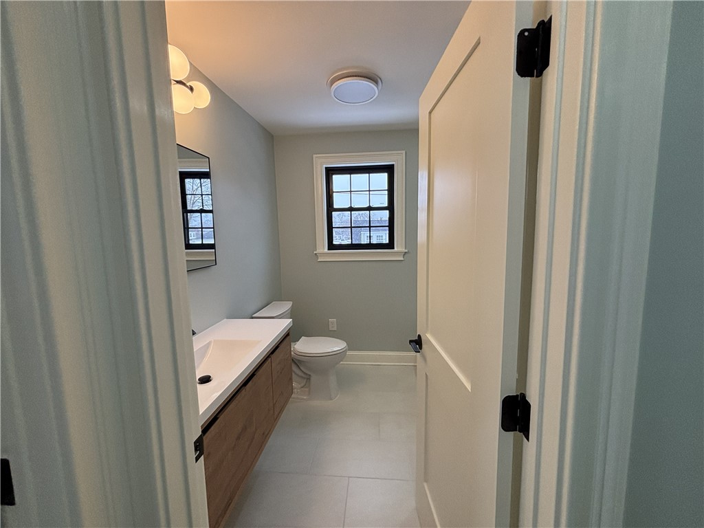 38 Ashburne Street Pawtucket, RI 02861 - Photo 11 of 23