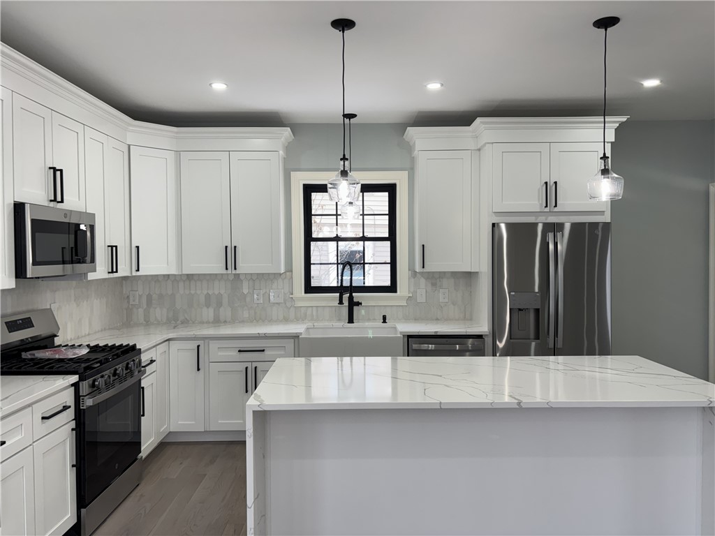 38 Ashburne Street Pawtucket, RI 02861 - Photo 2 of 23