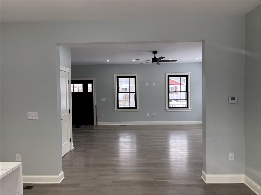 38 Ashburne Street Pawtucket, RI 02861 - Photo 3 of 23