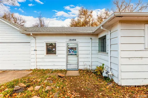 a view of a entrance of the house