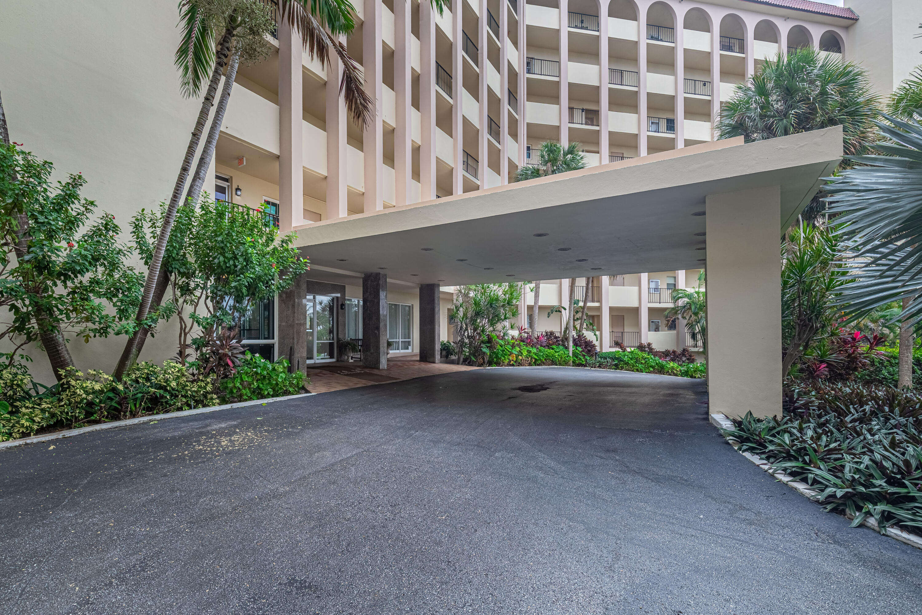 3475 South Ocean Boulevard, Unit 201 Palm Beach, FL 33480 - Photo 18 of 28 front view of a building