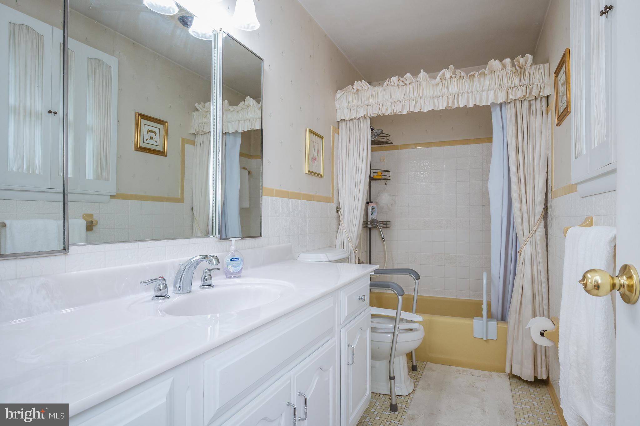 9218 Gardenia Road Nottingham, MD 21236 - Photo 23 of 49 PRIMARY BATH