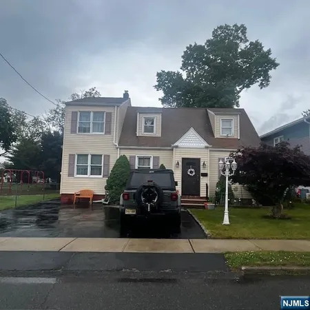 $2,600 | 165 Woods Avenue, Unit 2, Bergenfield, NJ 07621